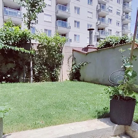 Eclectic Oasis Apartment Bucharest