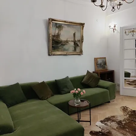 Eclectic Oasis Appartement